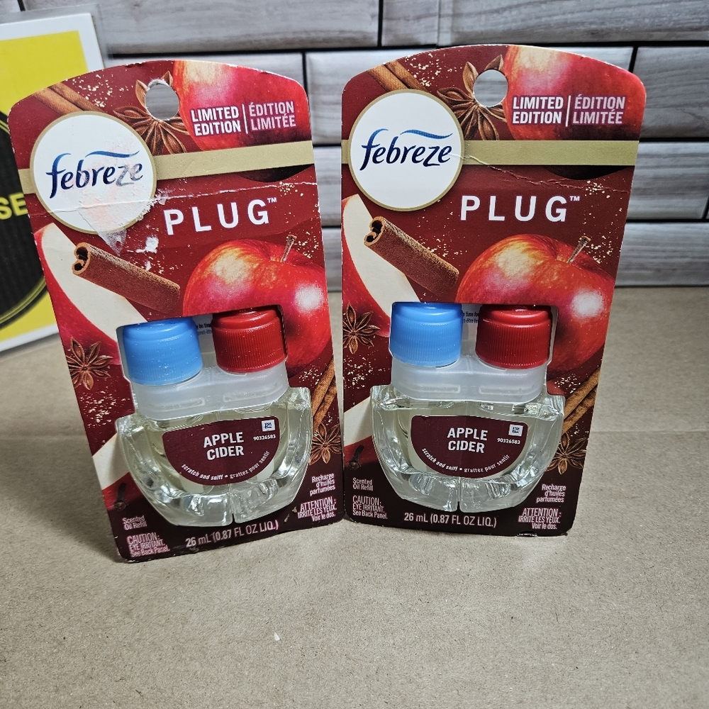 Febreze Plug Apple Cider Scented Oil Refills Lot Of 2 Refils